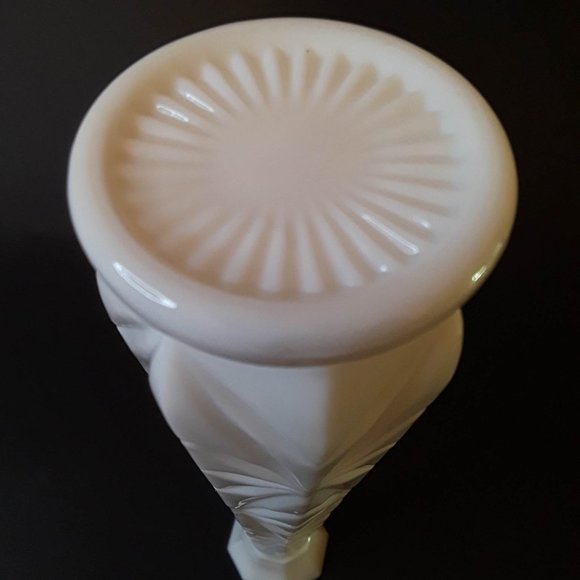 VINTAGE FLUTED 9" MILK GLASS STEM VASE - 9" TALL x 2-1/2" BASE - BEAUTIFUL - Picture 3 of 4